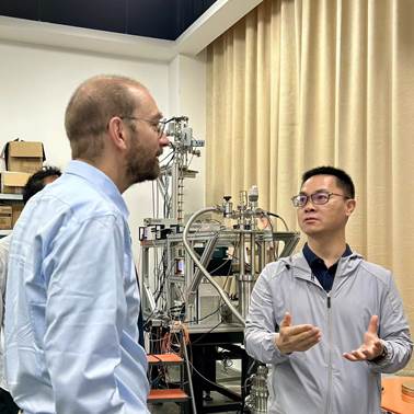 物理学院与苏州大学光电科学与工程学院开展学术交流活动